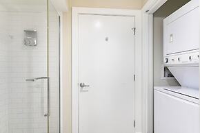 Spacious Modern Condos near French Quarter