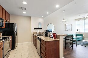 Spacious Modern Condos near French Quarter