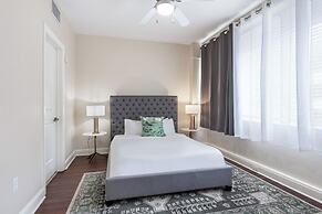 Spacious Modern Condos near French Quarter