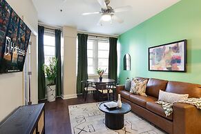 Spacious Modern Condos near French Quarter
