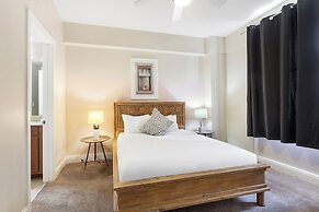 Spacious Modern Condos near French Quarter