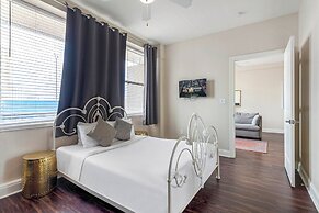 Spacious Modern Condos near French Quarter