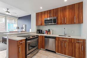 Spacious Modern Condos near French Quarter