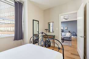 Spacious Modern Condos near French Quarter