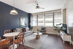 Spacious Modern Condos near French Quarter