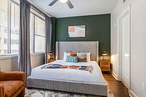 Spacious Modern Condos near French Quarter