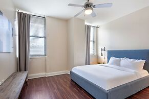 Spacious Modern Condos near French Quarter