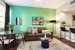 Spacious Modern Condos near French Quarter