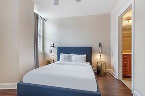 Spacious Modern Condos near French Quarter