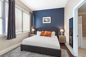 Spacious Modern Condos near French Quarter