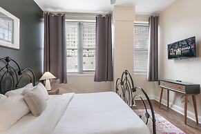 Spacious Modern Condos near French Quarter