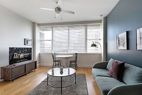 Spacious Modern Condos near French Quarter