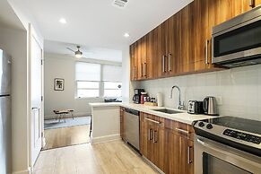 Spacious Modern Condos near French Quarter