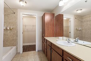 Spacious Modern Condos near French Quarter