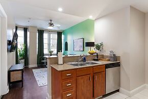 Spacious Modern Condos near French Quarter