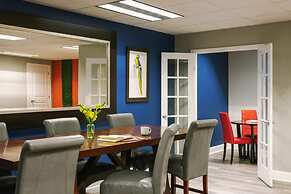 Spacious Modern Condos near French Quarter