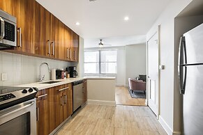 Spacious Modern Condos near French Quarter