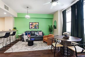 Spacious Modern Condos near French Quarter