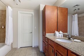 Spacious Modern Condos near French Quarter