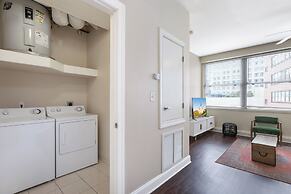Spacious Modern Condos near French Quarter