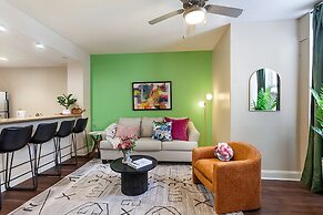 Spacious Modern Condos near French Quarter