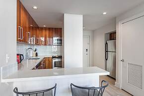 Spacious Modern Condos near French Quarter