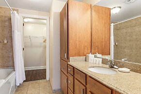 Spacious Modern Condos near French Quarter