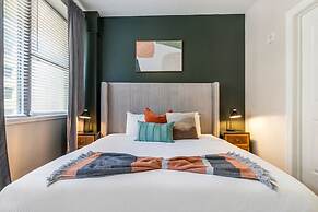 Spacious Modern Condos near French Quarter