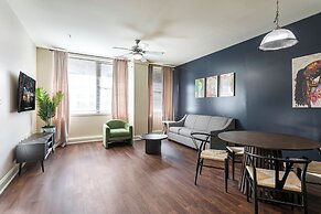 Spacious Modern Condos near French Quarter