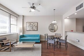 Spacious Modern Condos near French Quarter