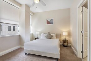 Spacious Modern Condos near French Quarter