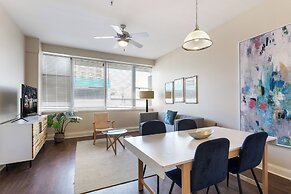 Spacious Modern Condos near French Quarter