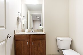 Spacious Modern Condos near French Quarter