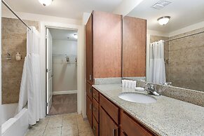 Spacious Modern Condos near French Quarter