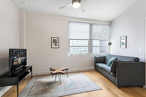 Spacious Modern Condos near French Quarter