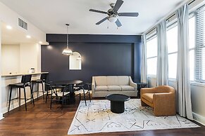 Spacious Modern Condos near French Quarter