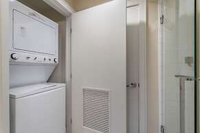 Spacious Modern Condos near French Quarter