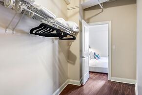 Spacious Modern Condos near French Quarter