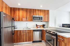 Spacious Modern Condos near French Quarter