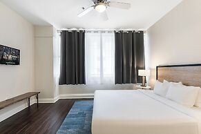 Spacious Modern Condos near French Quarter