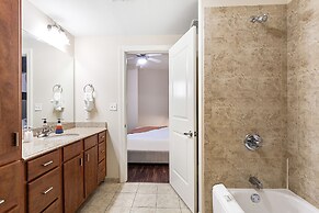 Spacious Modern Condos near French Quarter