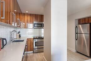 Spacious Modern Condos near French Quarter