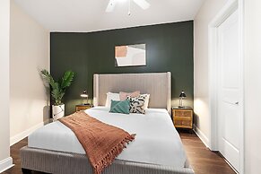 Spacious Modern Condos near French Quarter