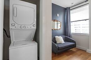 Spacious Modern Condos near French Quarter