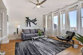 Spacious Modern Condos near French Quarter