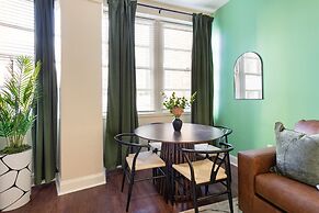 Spacious Modern Condos near French Quarter