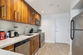 Spacious Modern Condos near French Quarter