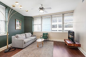 Spacious Modern Condos near French Quarter