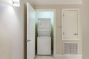 Spacious Modern Condos near French Quarter