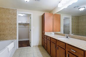 Spacious Modern Condos near French Quarter